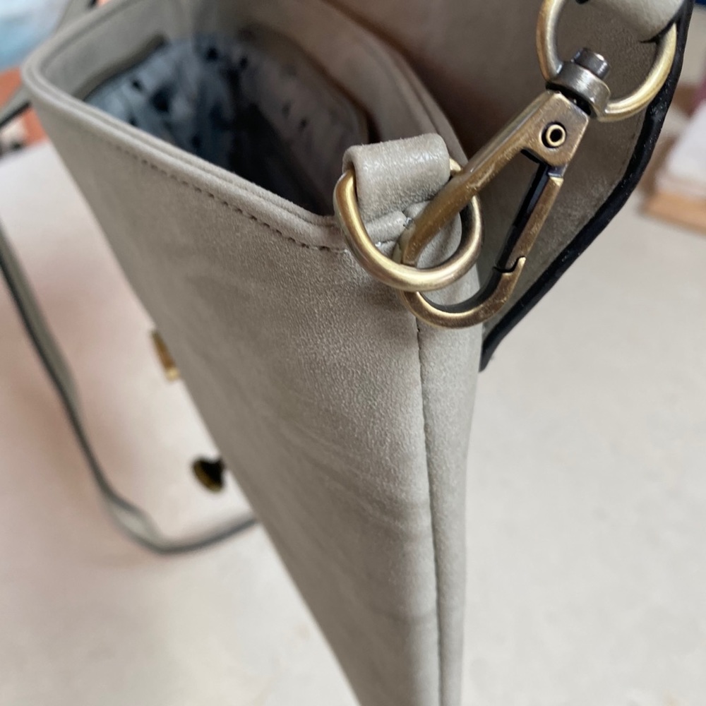 Grey purse. No name just fashion - Picture 5 of 7